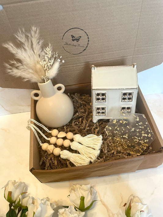 Cream Ceramic Country House Gift Box