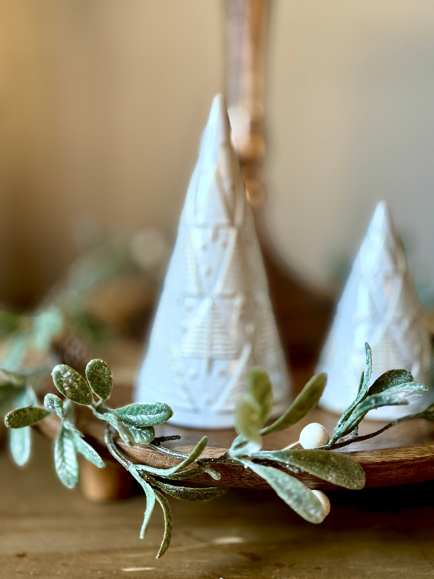 Pale Green Leaf Garland With Pinecones